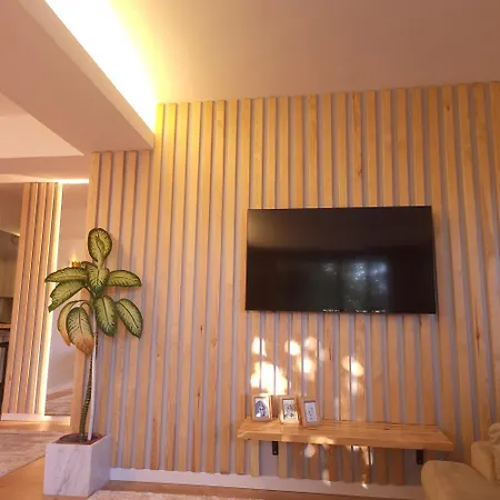 Elegant Cu Terasa Apartment