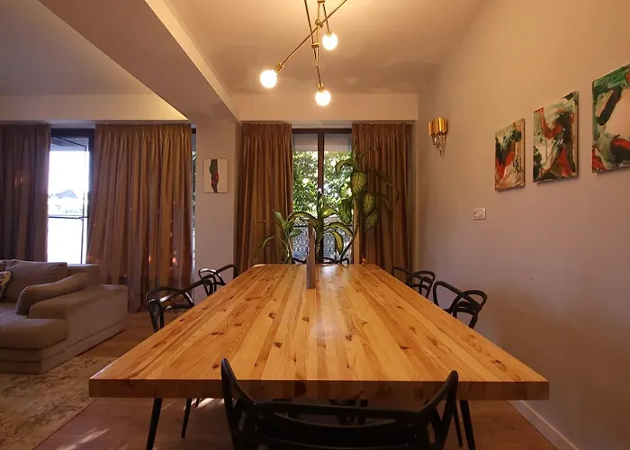 Elegant Cu Terasă Apartament