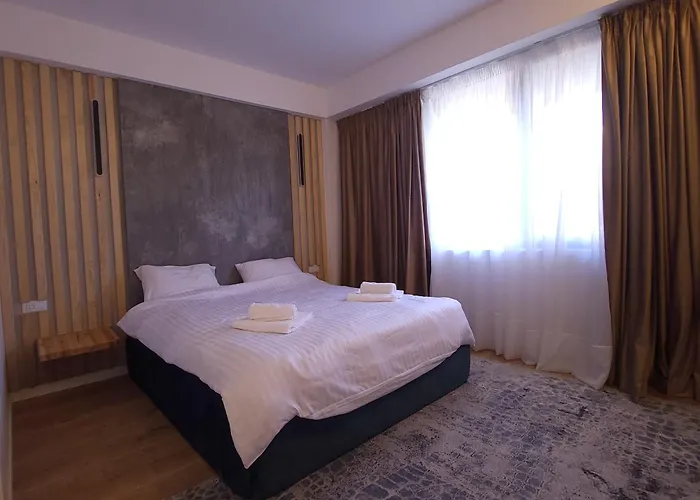 Elegant Cu Terasă Apartament