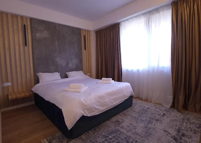 Elegant Cu Terasă *