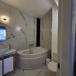 Elegant Cu Terasa